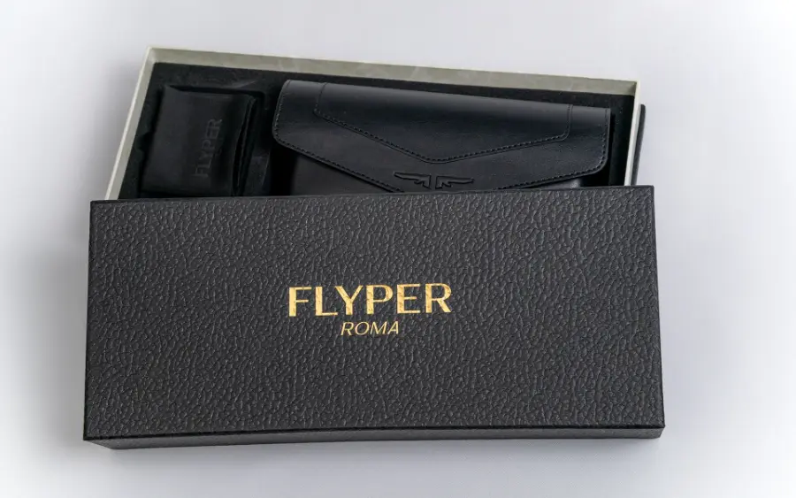 The Flyper Roma box, open on the leather case