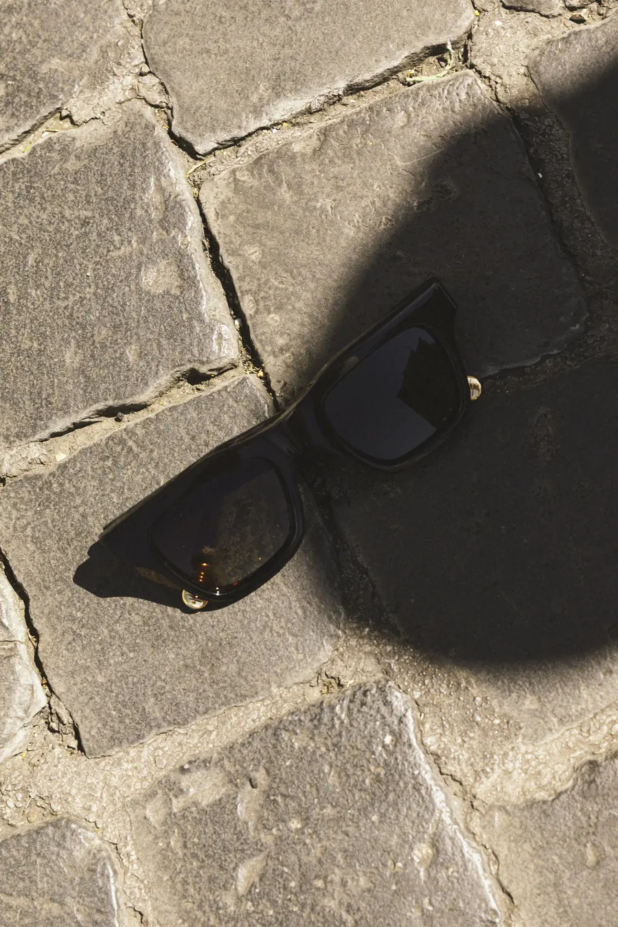 A black frame resting on the cobbles